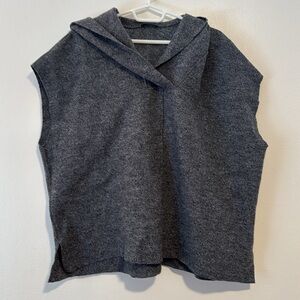 OSKA Hooded sweater/vest gray 100% virgin wool size 3 (10-14 US)